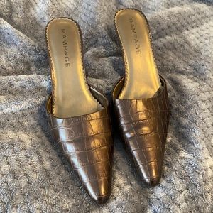 GC bronze leather snake skin textured mules Sz8 1/2 Rampage pointy toe mule